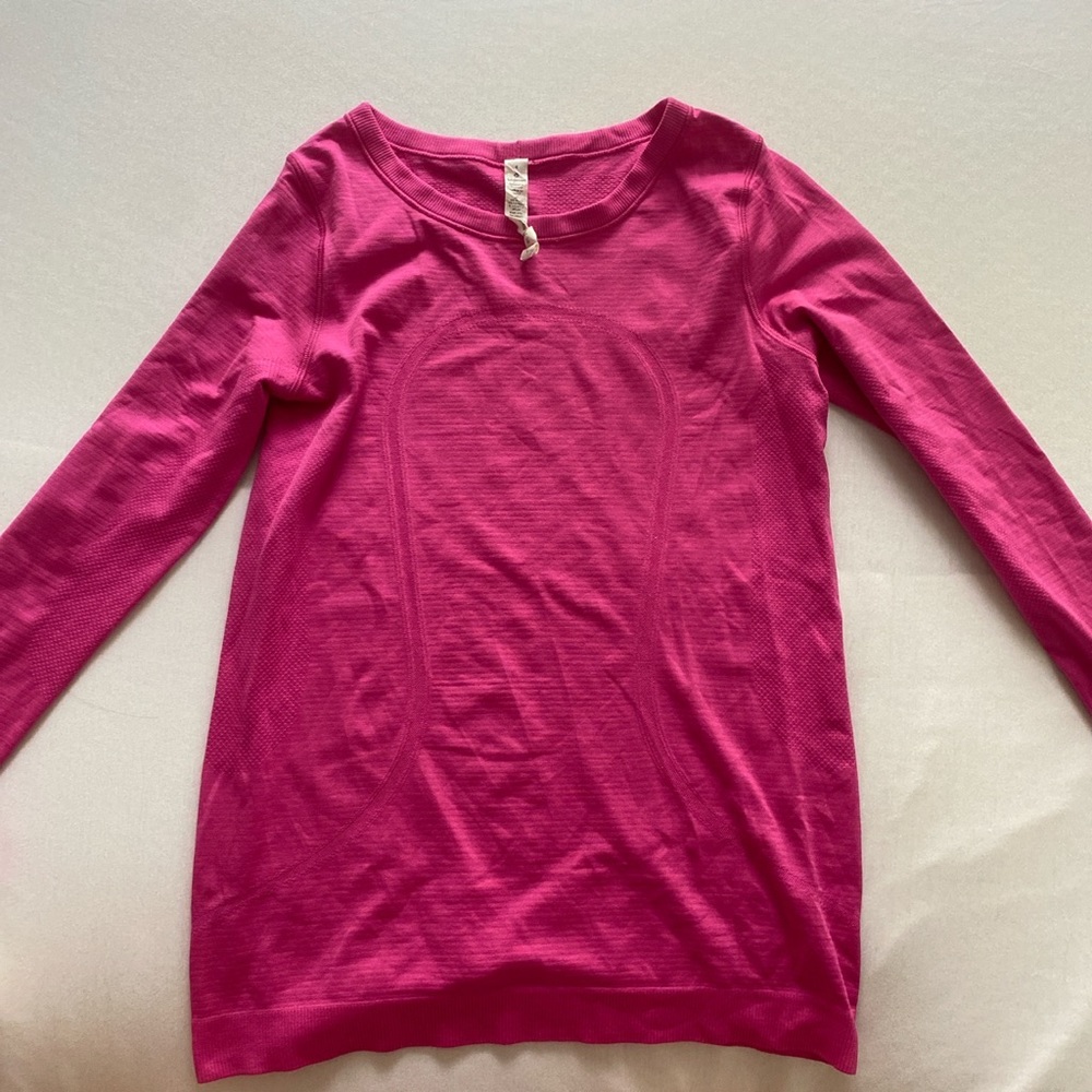 Lululemon Swiftly Tech Long Sleeve Shirt 2.0
Hot Pink